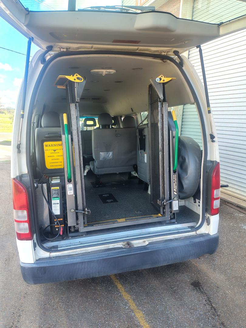 2009 TOYOTA HIACE KDH223R MY07 UPGRADE COMMUTER 5 SP MANUAL BUS