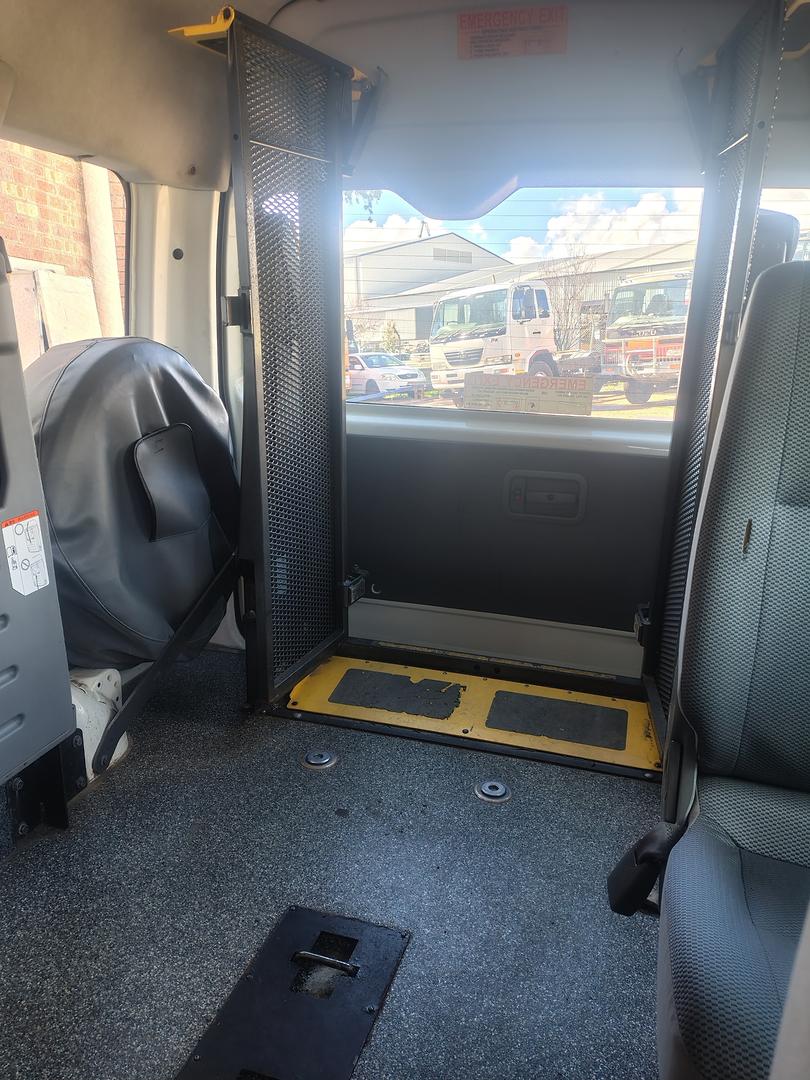 2009 TOYOTA HIACE KDH223R MY07 UPGRADE COMMUTER 5 SP MANUAL BUS