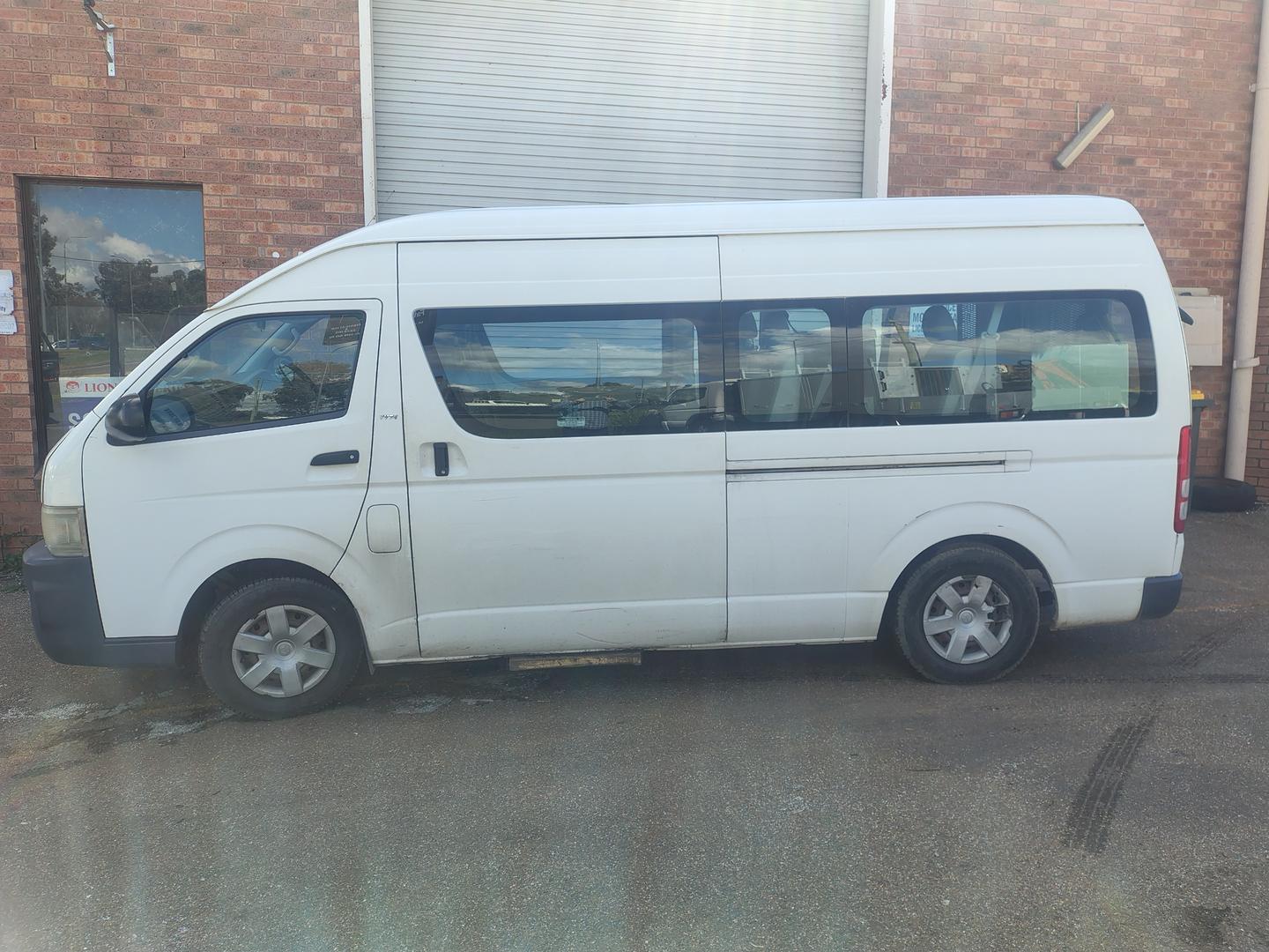 2009 TOYOTA HIACE KDH223R MY07 UPGRADE COMMUTER 5 SP MANUAL BUS