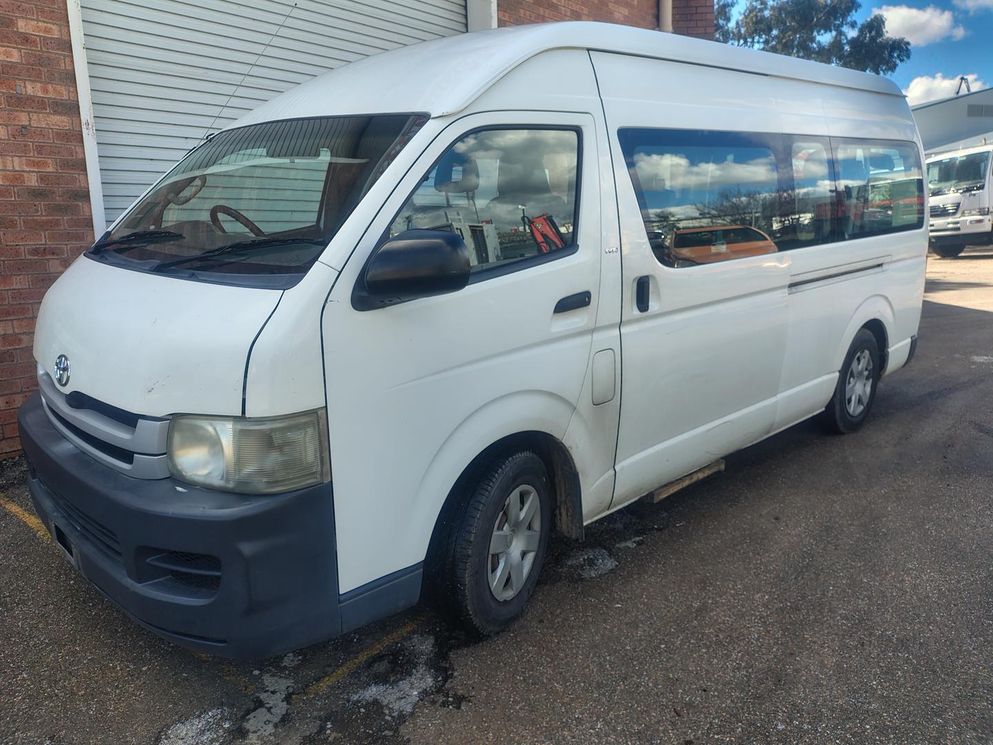 2009 TOYOTA HIACE KDH223R MY07 UPGRADE COMMUTER 5 SP MANUAL BUS