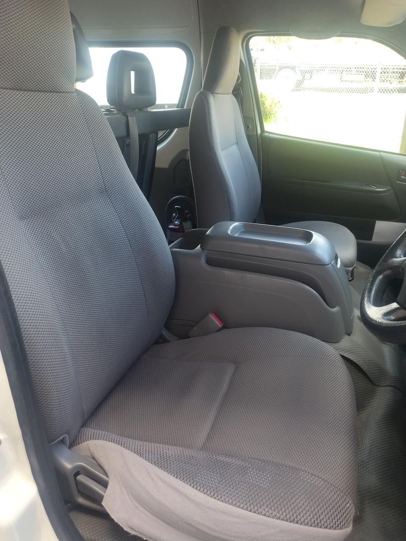 2009 TOYOTA HIACE KDH223R MY07 UPGRADE COMMUTER 5 SP MANUAL BUS