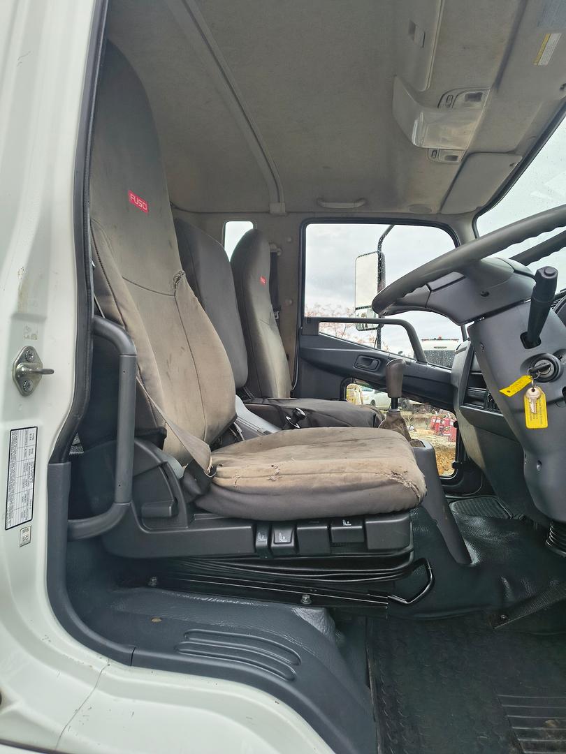 2015 MITSUBISHI FUSO FIGHTER 1424 LWB 6 SP MANUAL BEAVERTAIL SERVICE TRUCK