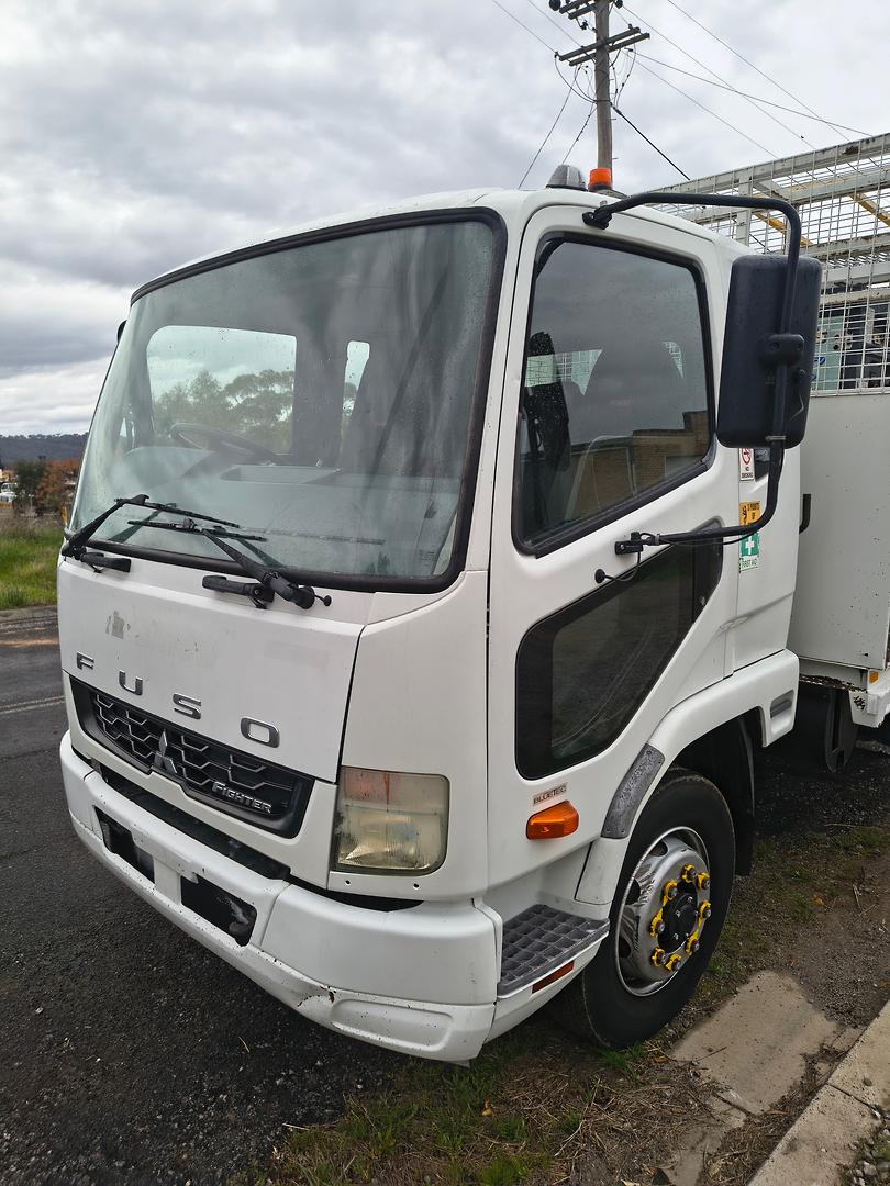 2015 MITSUBISHI FUSO FIGHTER 1424 LWB 6 SP MANUAL BEAVERTAIL SERVICE TRUCK