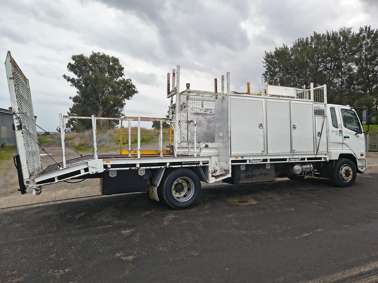 2015 MITSUBISHI FUSO FIGHTER 1424 LWB 6 SP MANUAL BEAVERTAIL SERVICE TRUCK