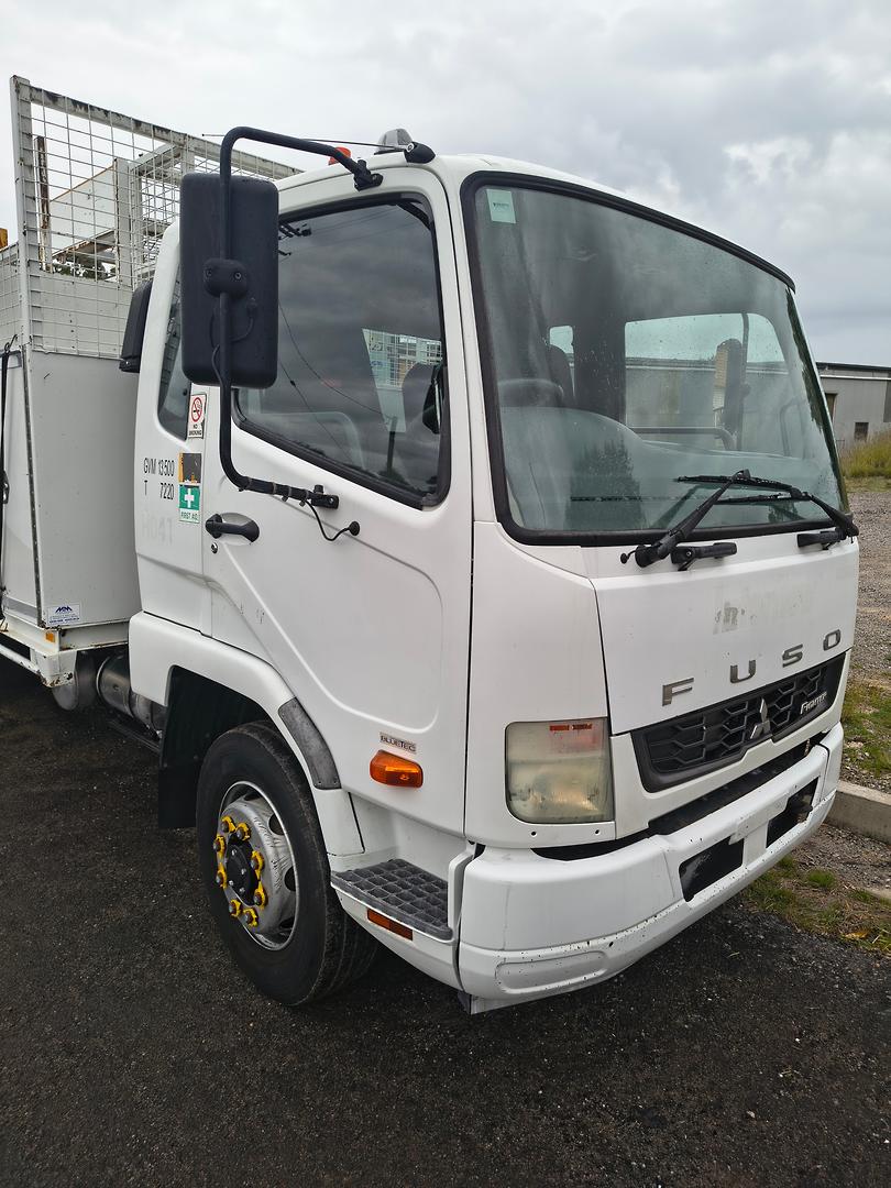 2015 MITSUBISHI FUSO FIGHTER 1424 LWB 6 SP MANUAL BEAVERTAIL SERVICE TRUCK