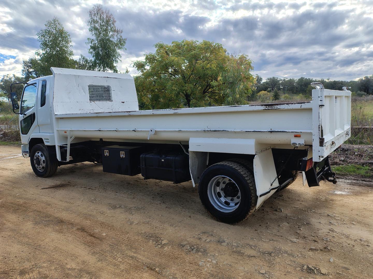 2009 MITSUBISHI FUSO FIGHTER FK62F FK600 TIPPER