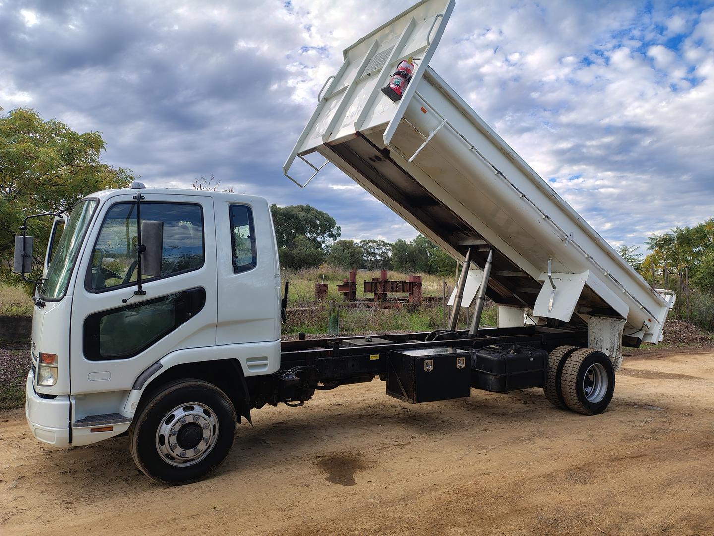 2009 MITSUBISHI FUSO FIGHTER FK62F FK600 TIPPER
