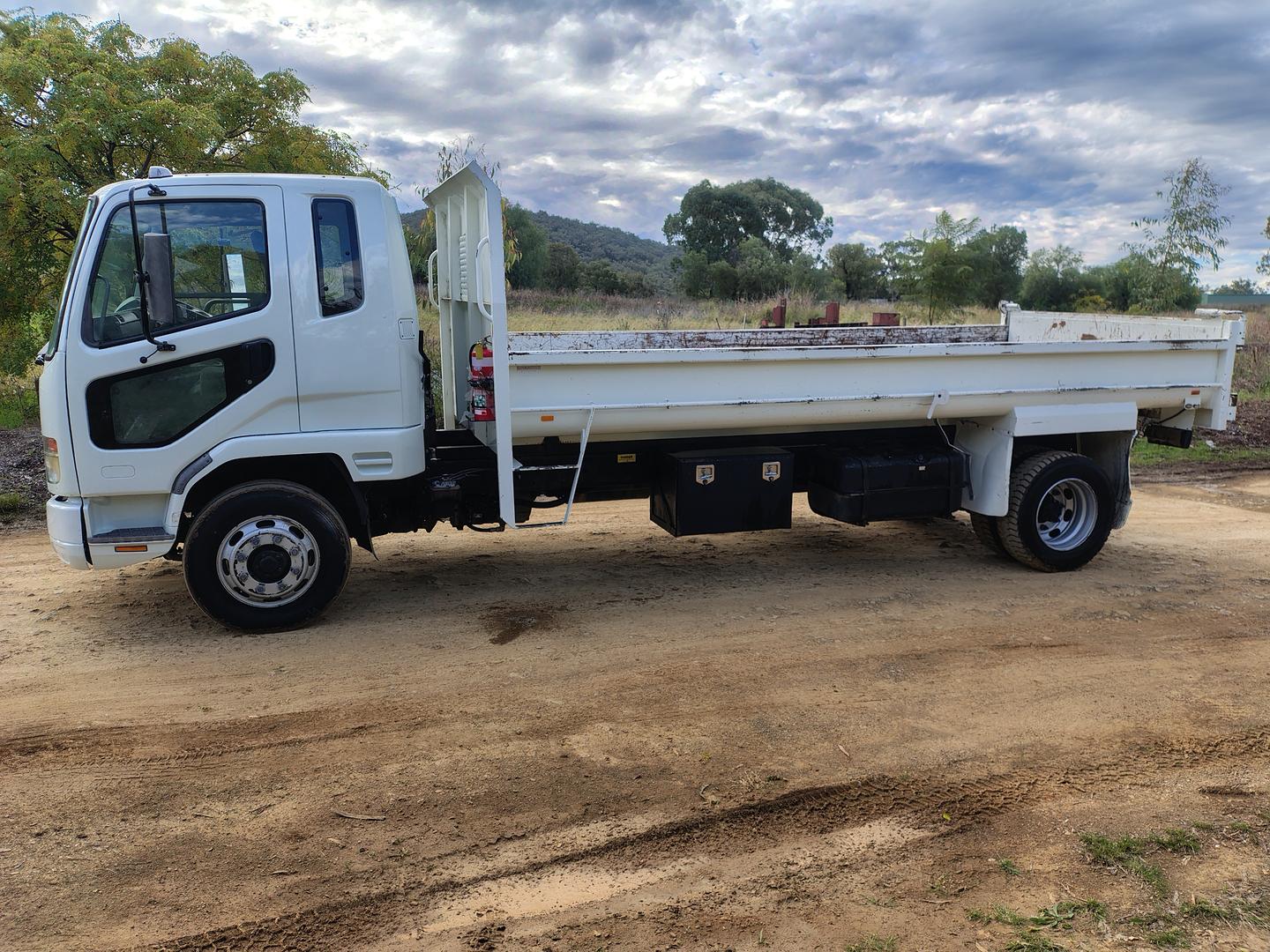2009 MITSUBISHI FUSO FIGHTER FK62F FK600 TIPPER