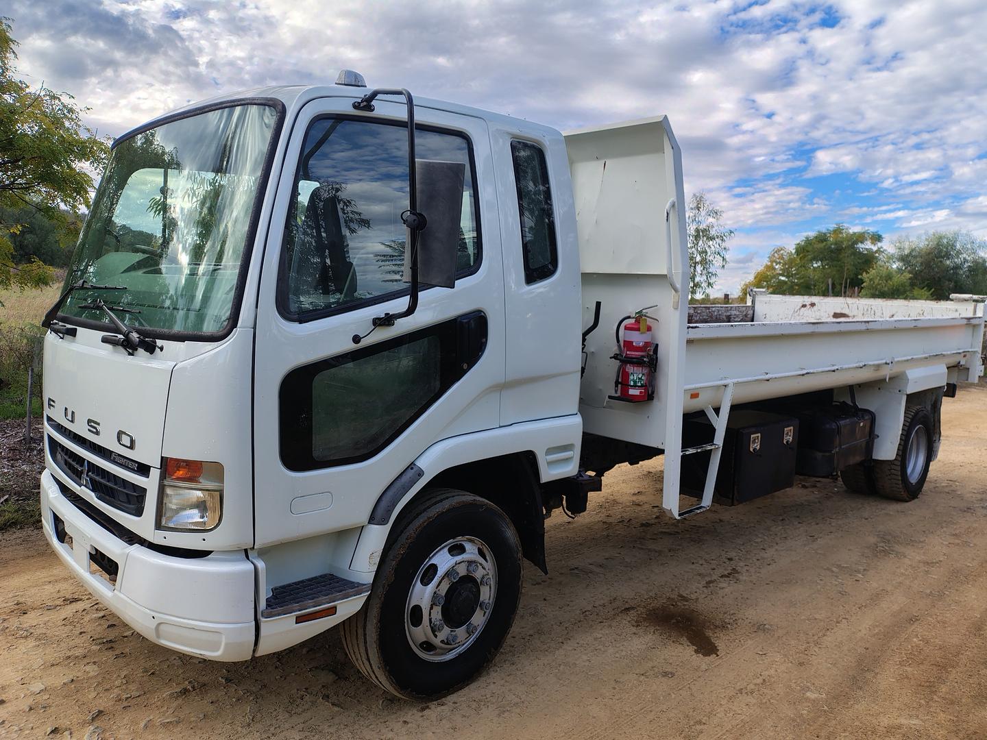 2009 MITSUBISHI FUSO FIGHTER FK62F FK600 TIPPER