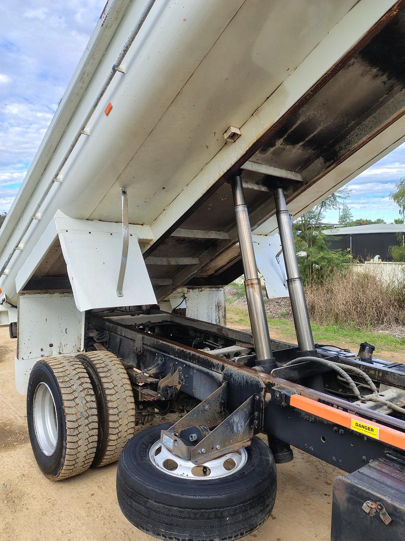 2009 MITSUBISHI FUSO FIGHTER FK62F FK600 TIPPER