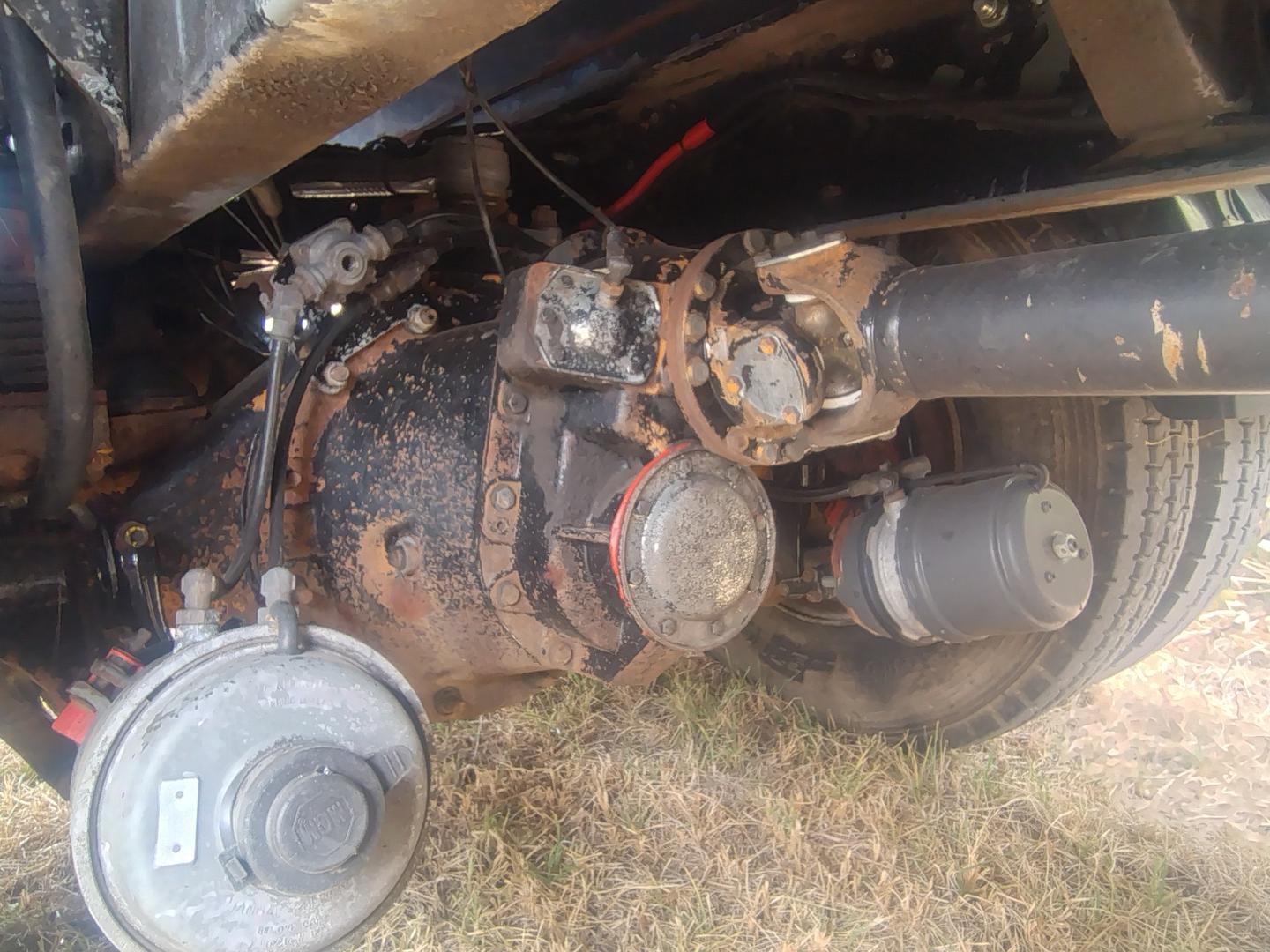 1999 VOLVO FL7 ES 260 (8x4) 9 SP MANUAL C/CHAS