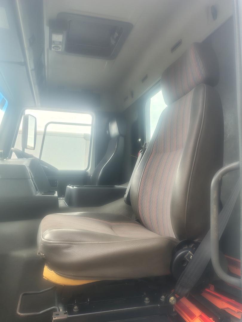 1999 VOLVO FL7 ES 260 (8x4) 9 SP MANUAL C/CHAS