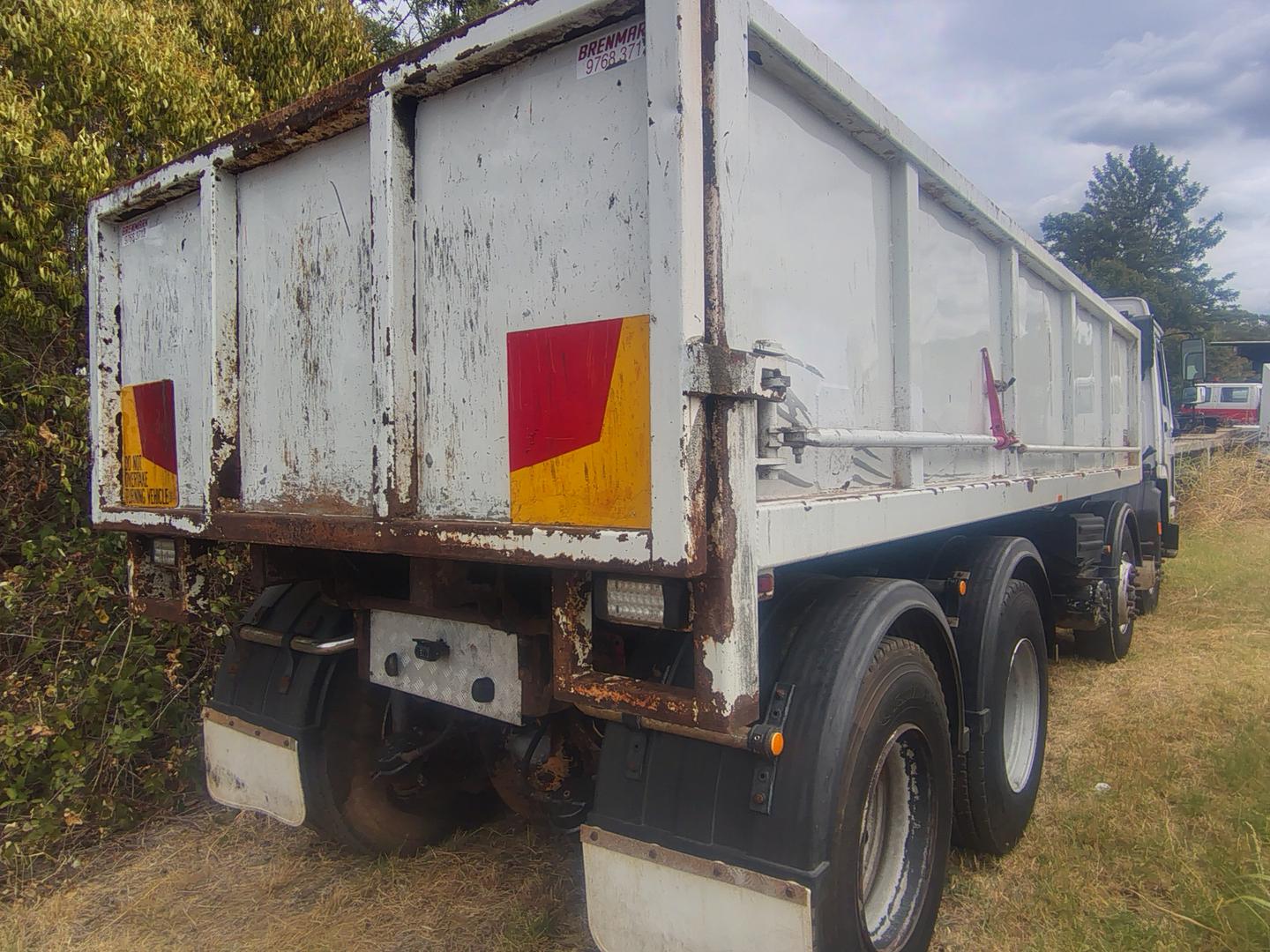 1999 VOLVO FL7 ES 260 (8x4) 9 SP MANUAL C/CHAS