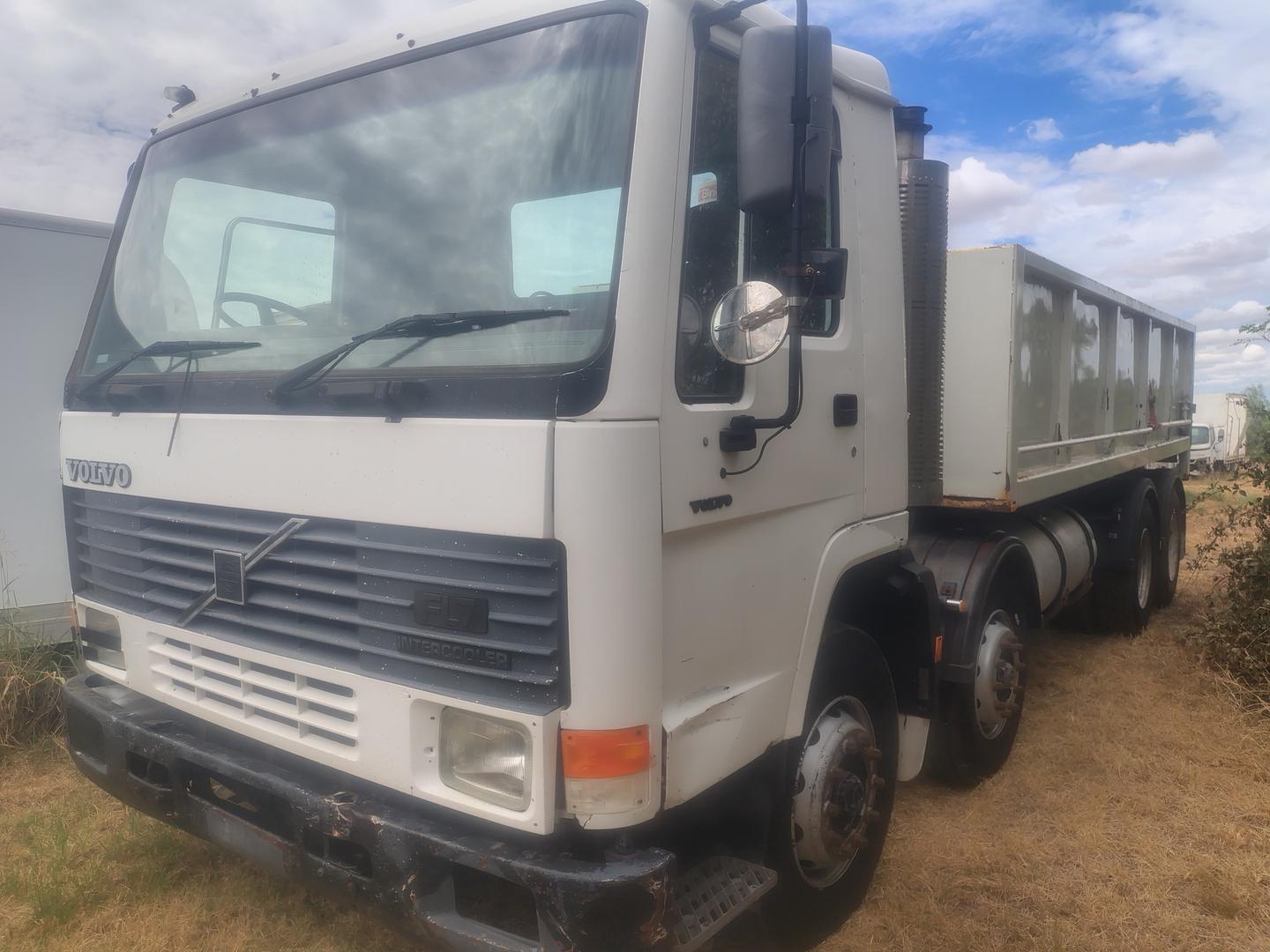 1999 VOLVO FL7 ES 260 (8x4) 9 SP MANUAL C/CHAS