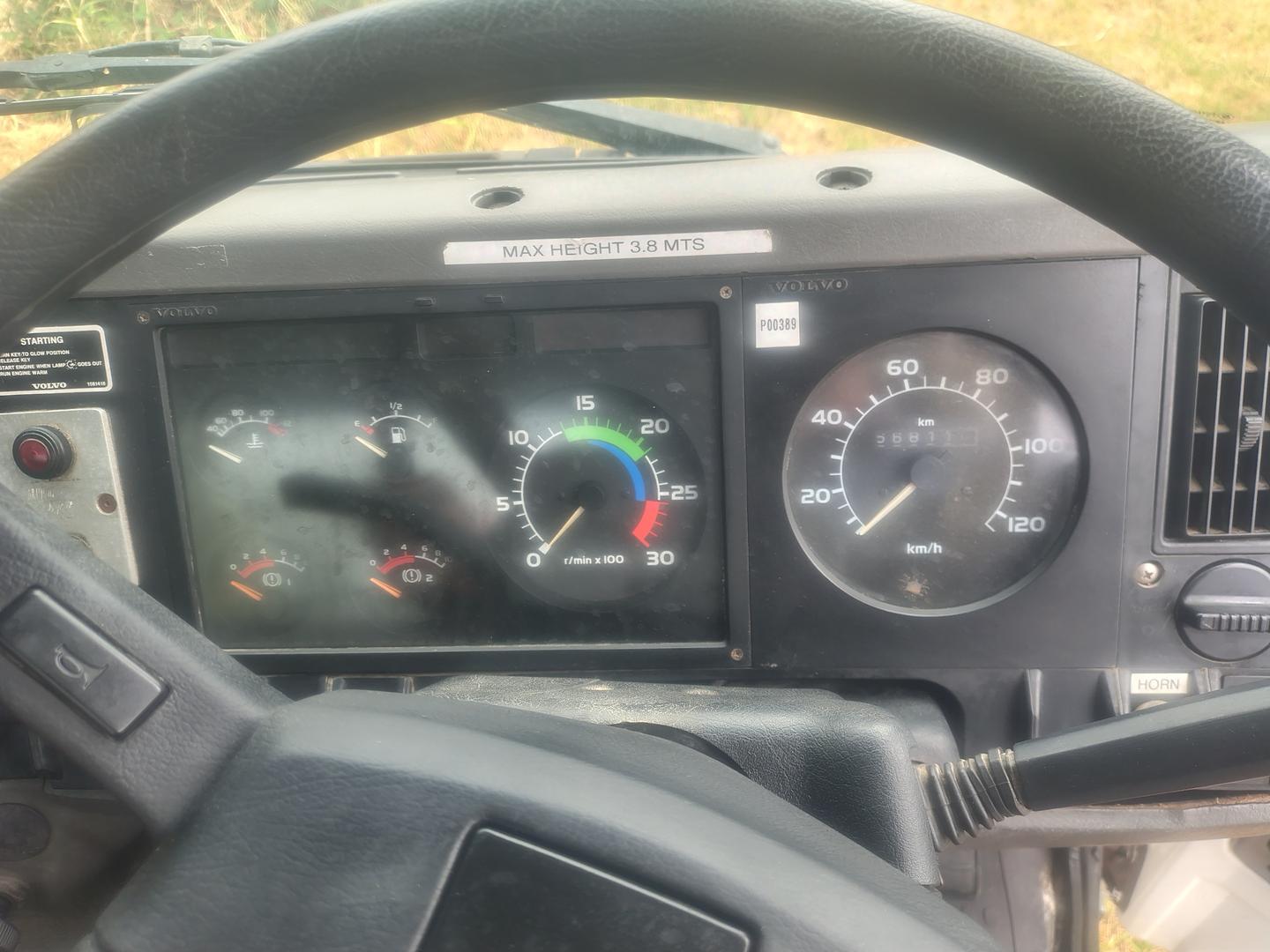 1999 VOLVO FL7 ES 260 (8x4) 9 SP MANUAL C/CHAS