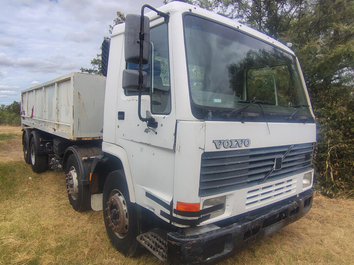 1999 VOLVO FL7 ES 260 (8x4) 9 SP MANUAL C/CHAS