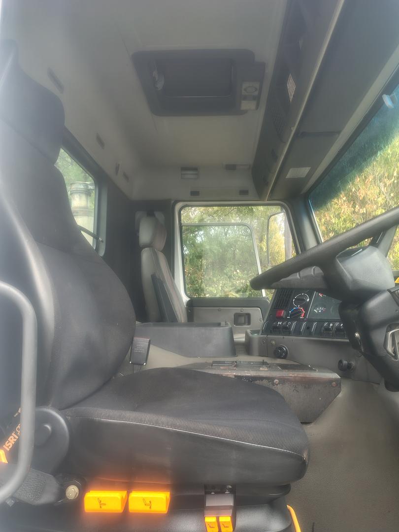 1999 VOLVO FL7 ES 260 (8x4) 9 SP MANUAL C/CHAS
