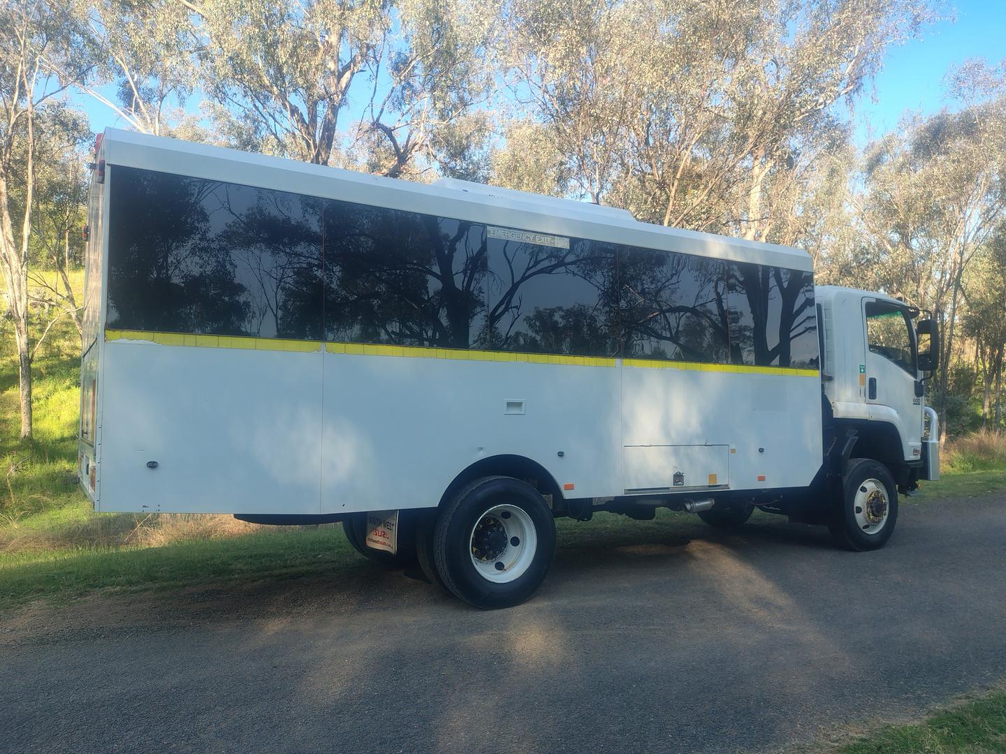 2013 ISUZU FTS 800 4X4 AUTOMATIC BUS