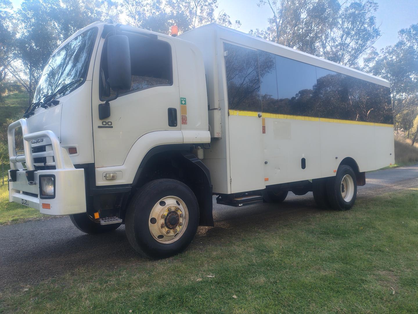 2013 ISUZU FTS 800 4X4 AUTOMATIC BUS