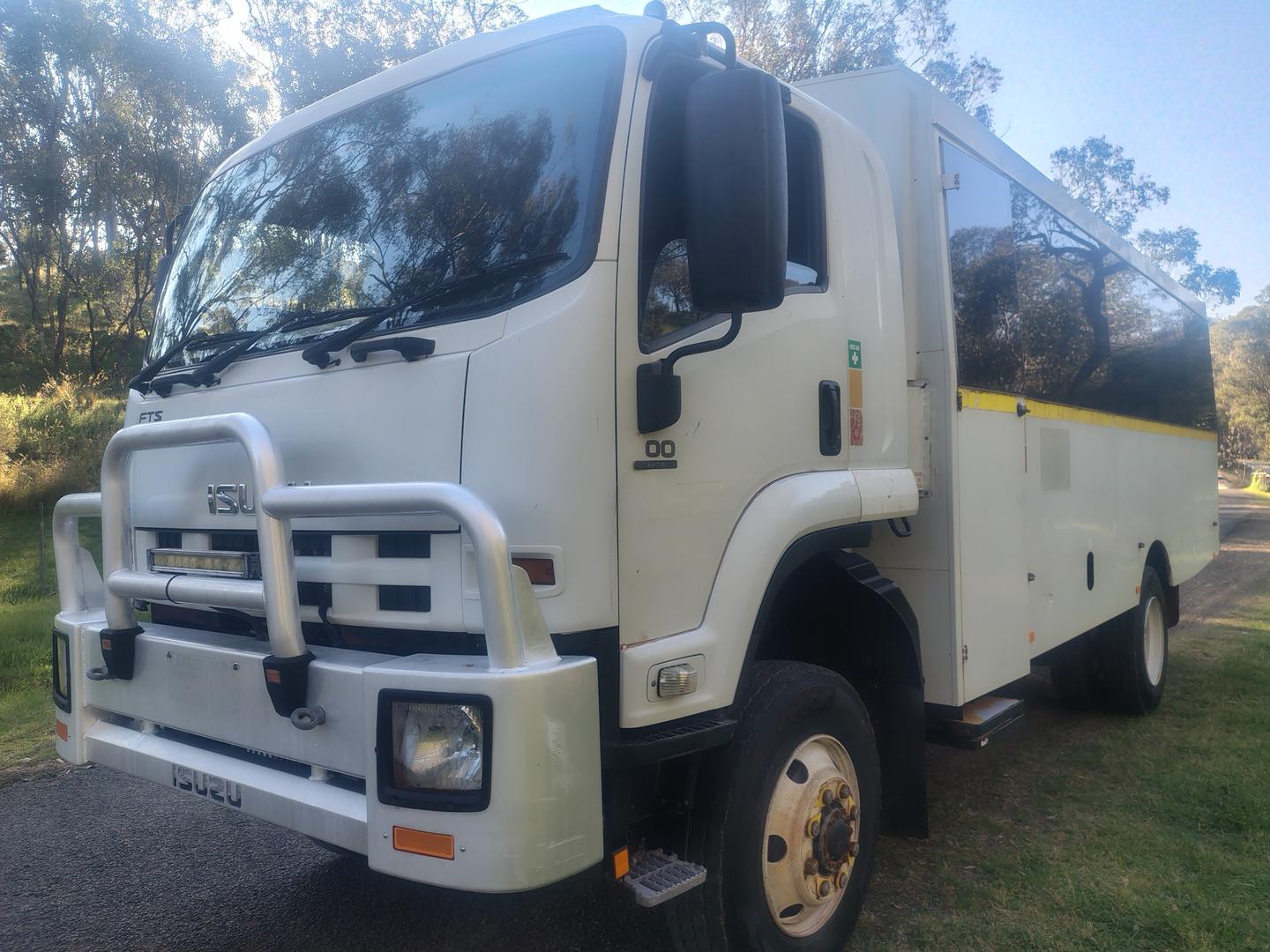 2013 ISUZU FTS 800 4X4 AUTOMATIC BUS