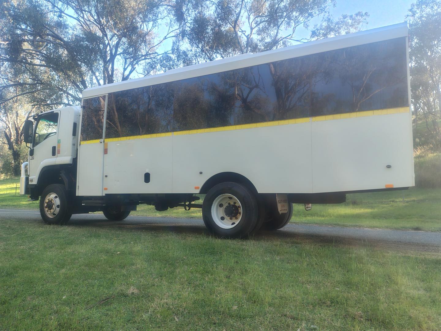 2013 ISUZU FTS 800 4X4 AUTOMATIC BUS