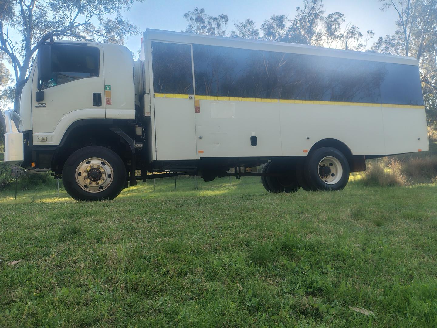 2013 ISUZU FTS 800 4X4 AUTOMATIC BUS