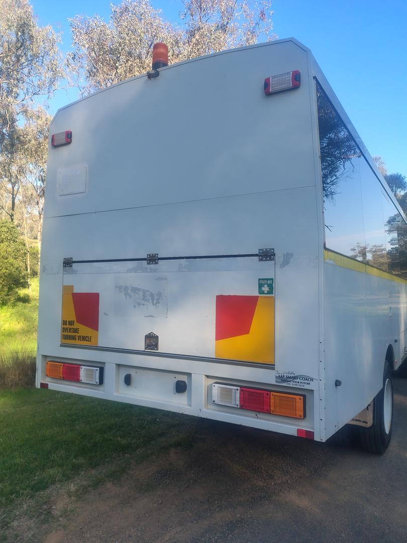 2013 ISUZU FTS 800 4X4 AUTOMATIC BUS