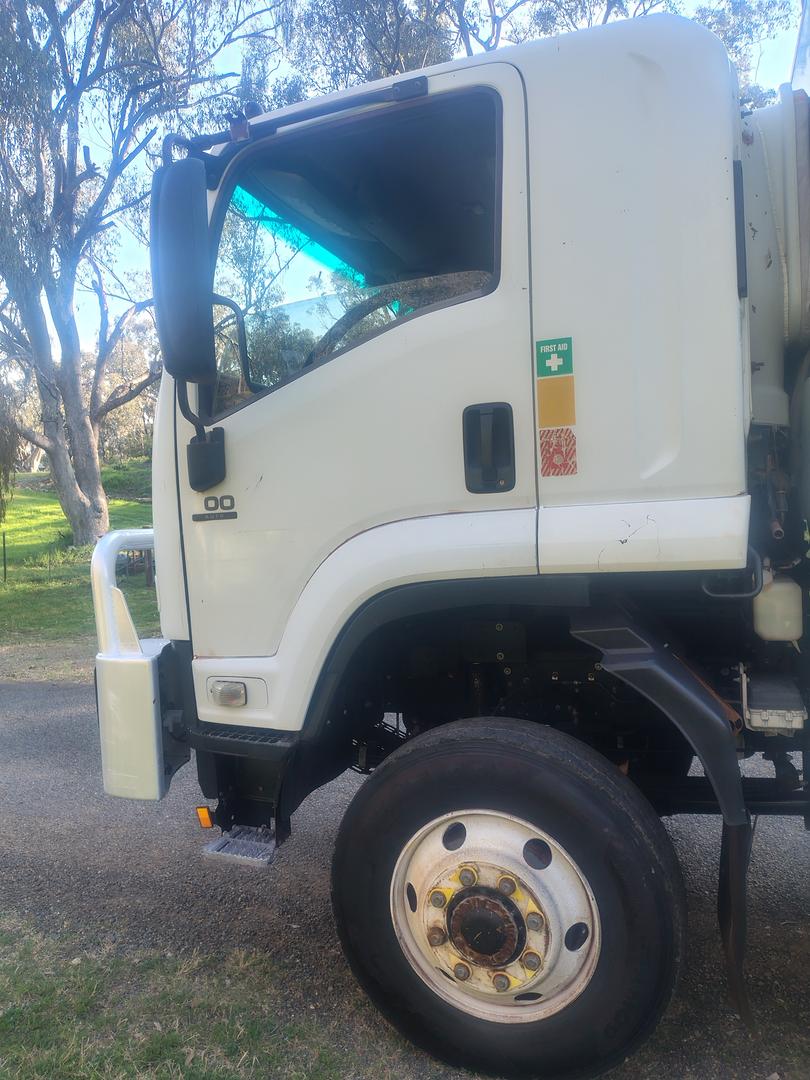 2013 ISUZU FTS 800 4X4 AUTOMATIC BUS