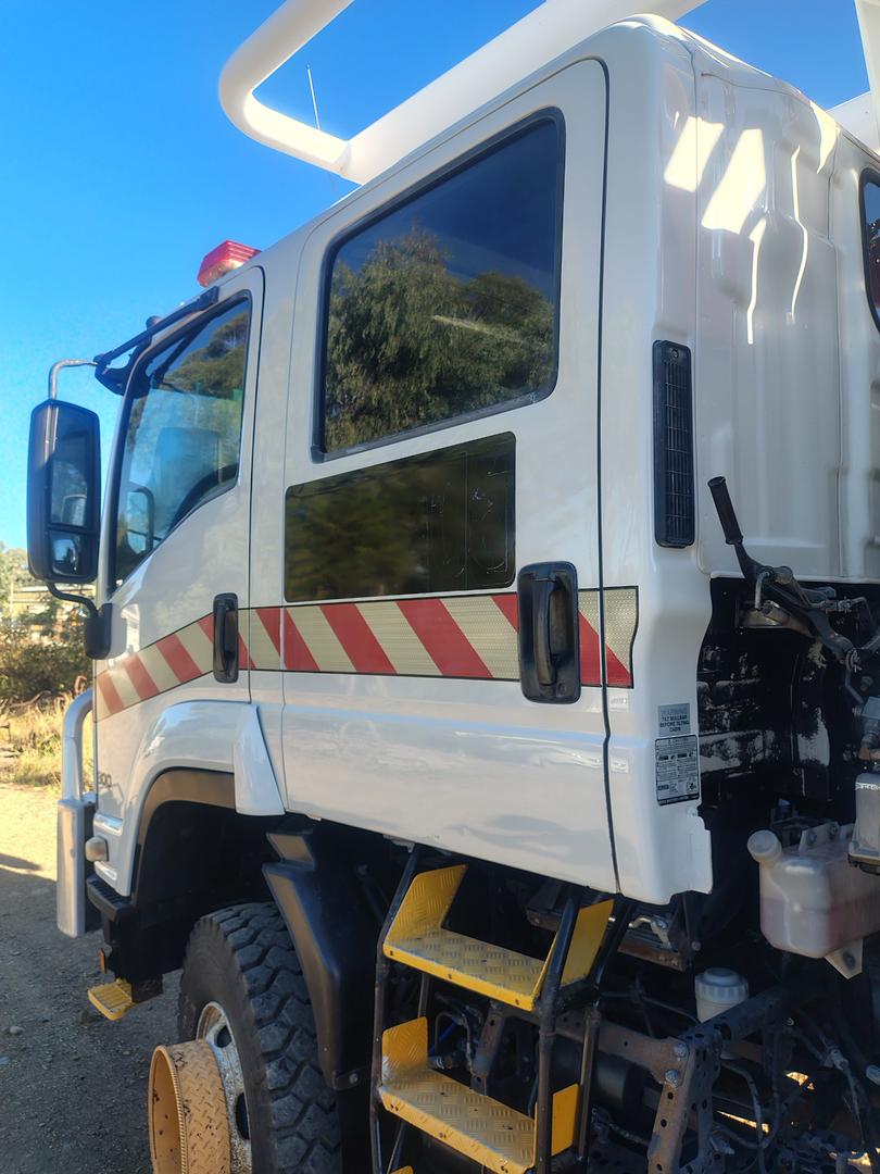 2010 ISUZU FTS 800 (4x4) AUTOMATIC CREW C/CHAS
