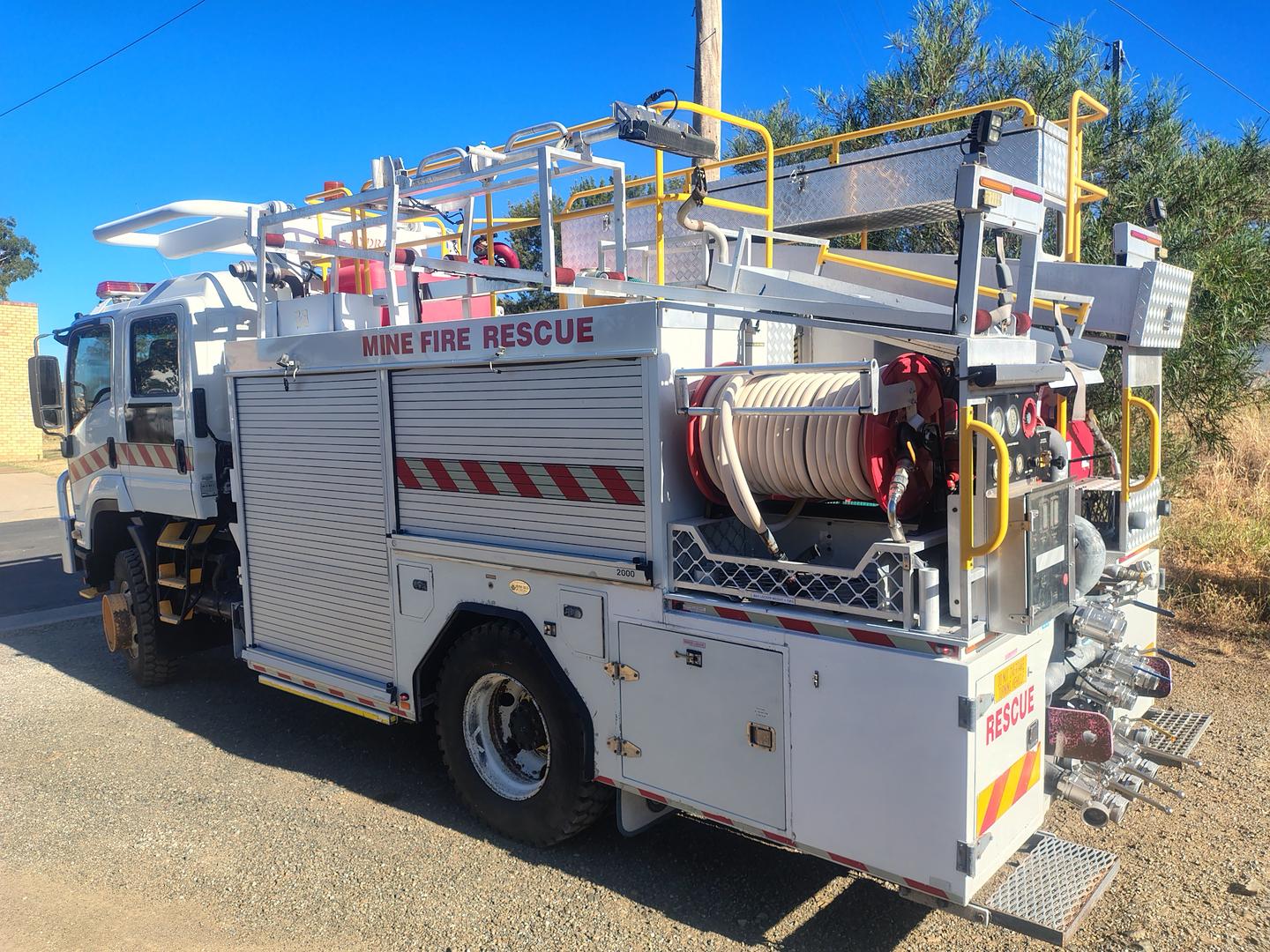 2010 ISUZU FTS 800 (4x4) AUTOMATIC CREW C/CHAS
