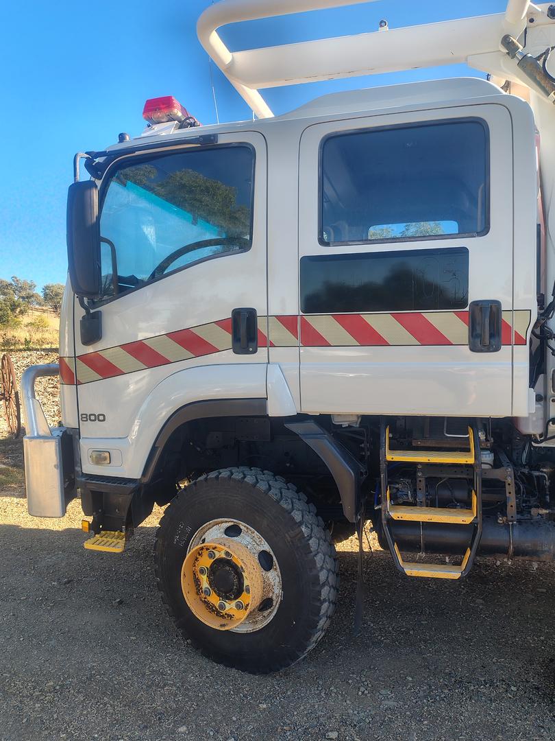 2010 ISUZU FTS 800 (4x4) AUTOMATIC CREW C/CHAS
