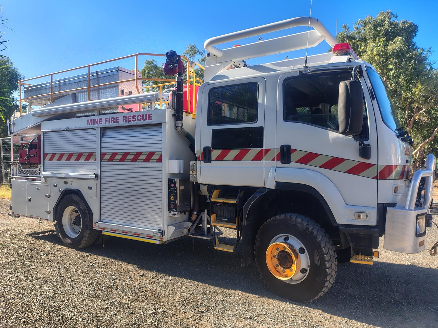 2010 ISUZU FTS 800 (4x4) AUTOMATIC CREW C/CHAS