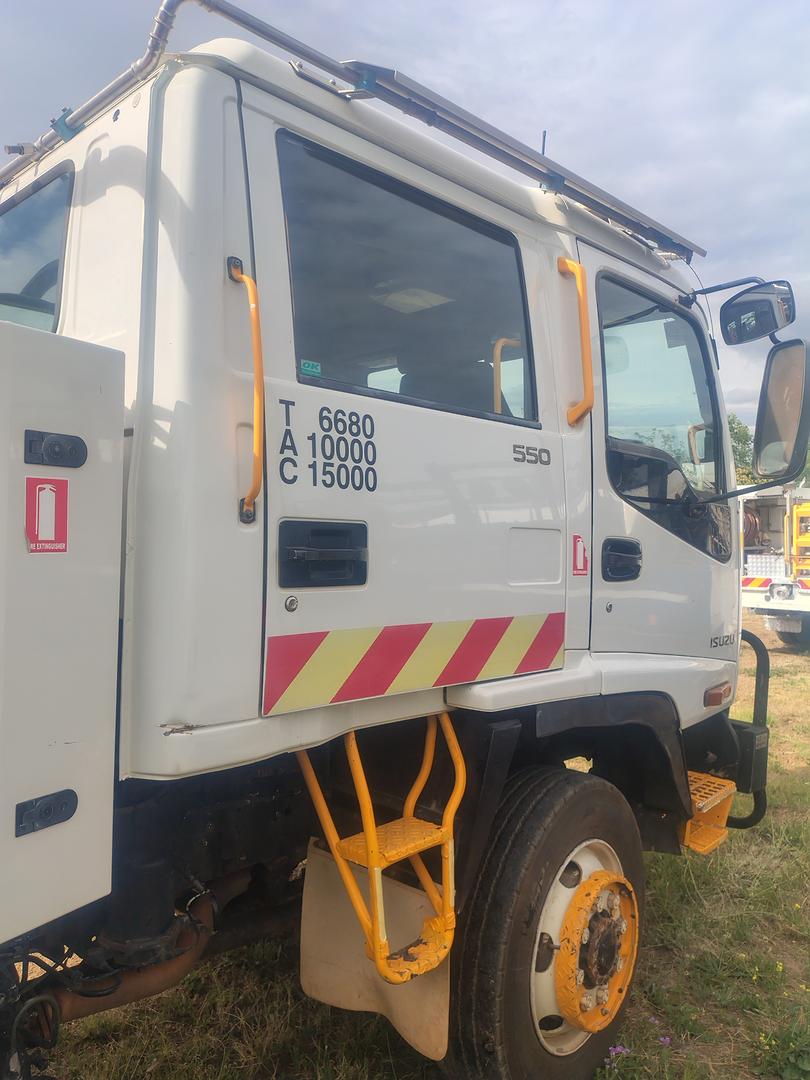 2006 ISUZU FSS F3 550 (4x4) 6 SP MANUAL CREW C/CHAS
