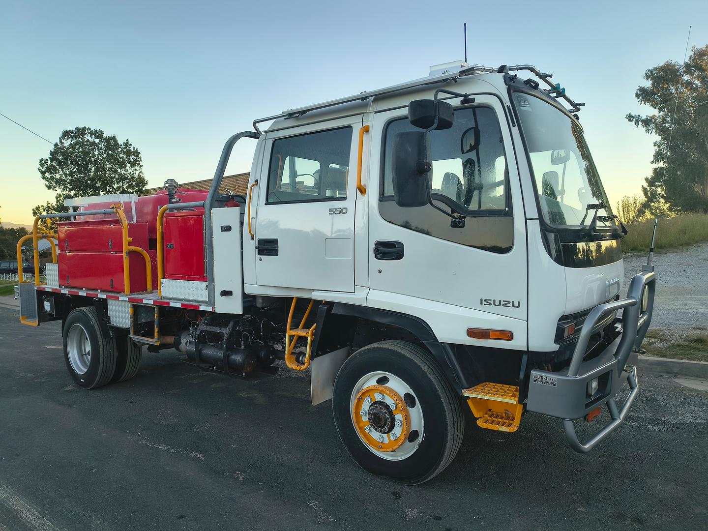 2006 ISUZU FSS F3 550 (4x4) 6 SP MANUAL CREW C/CHAS