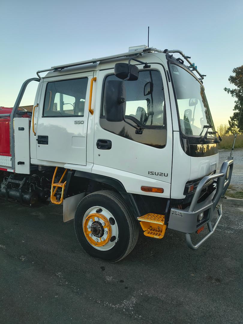 2006 ISUZU FSS F3 550 (4x4) 6 SP MANUAL CREW C/CHAS