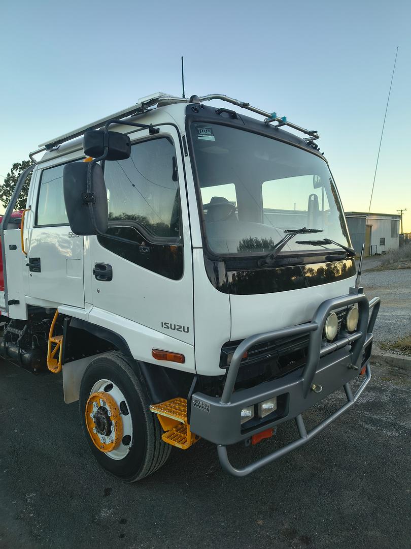 2006 ISUZU FSS F3 550 (4x4) 6 SP MANUAL CREW C/CHAS