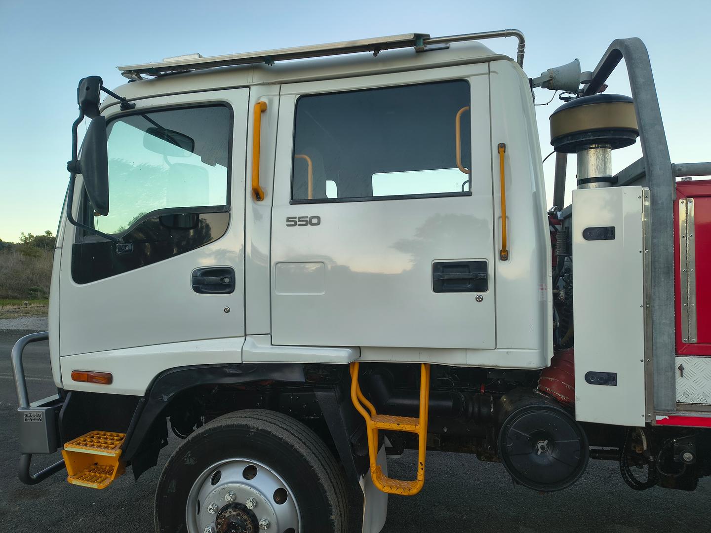 2006 ISUZU FSS F3 550 (4x4) 6 SP MANUAL CREW C/CHAS