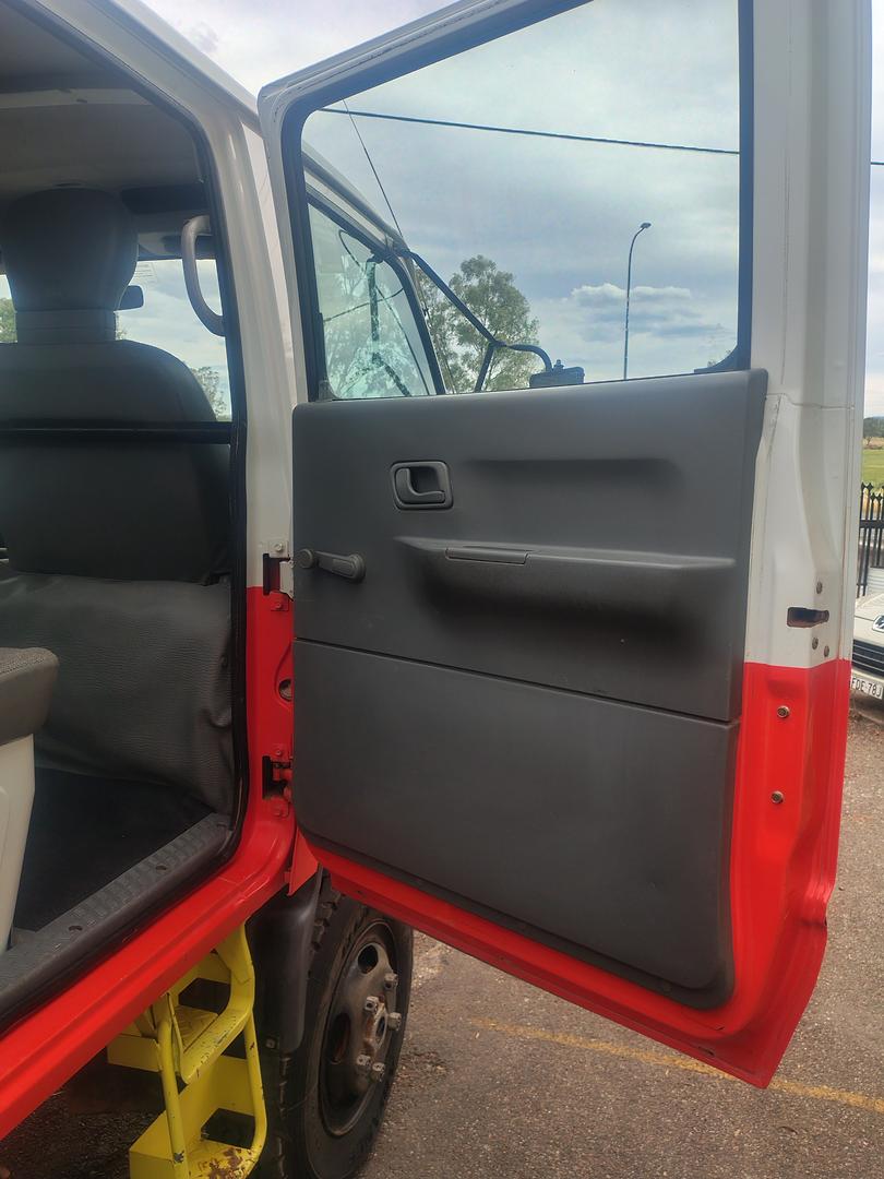 1999 MITSUBISHI CANTER EW6 MWB (4x4) FG637 5 SP MANUAL CREW C/CHAS