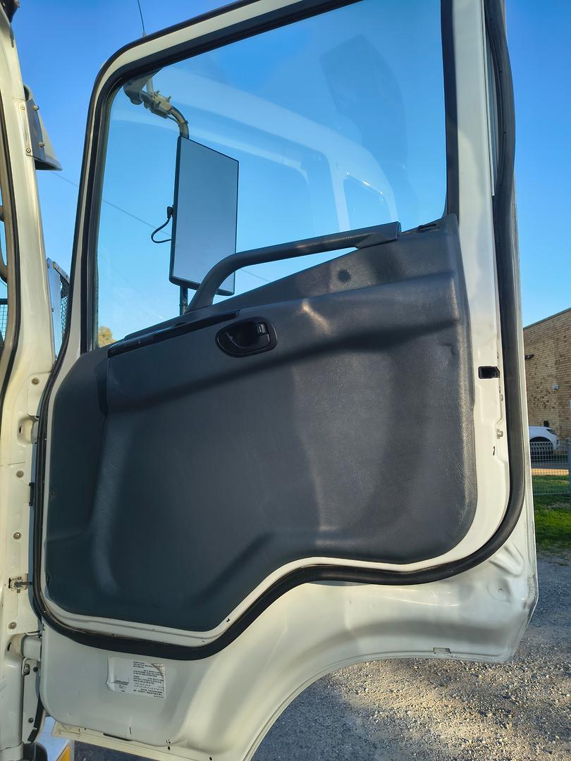 2010 MITSUBISHI FUSO FS FS MY08 52J LWB 18 SP MANUAL C/CHAS