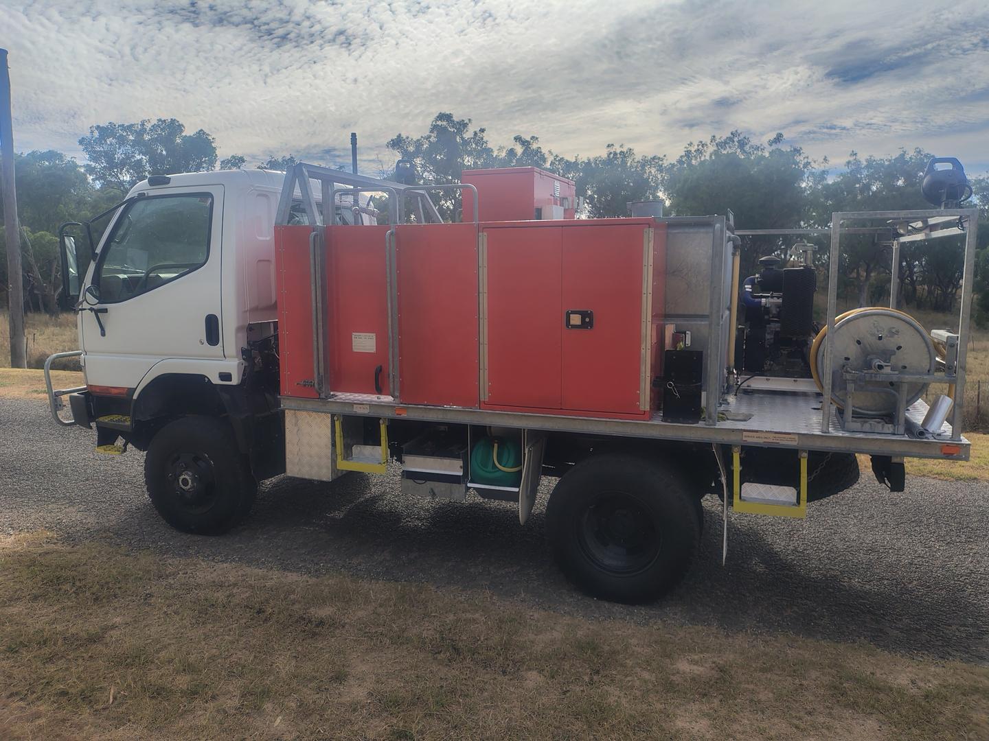 2007 MITSUBISHI FUSO CANTER 500/600 FG649 (4x4) MWB MANUAL FIRE TRUCK