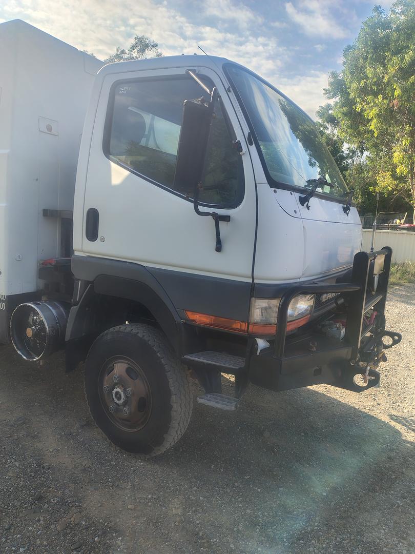 2000 MITSUBISHI CANTER 500/600 TRUCK