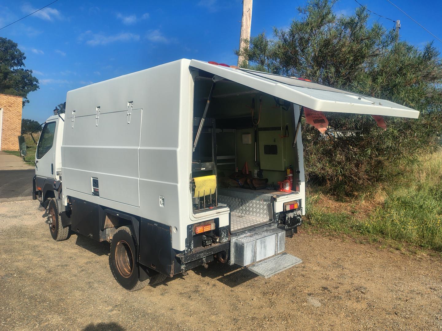 2000 MITSUBISHI CANTER 500/600 TRUCK