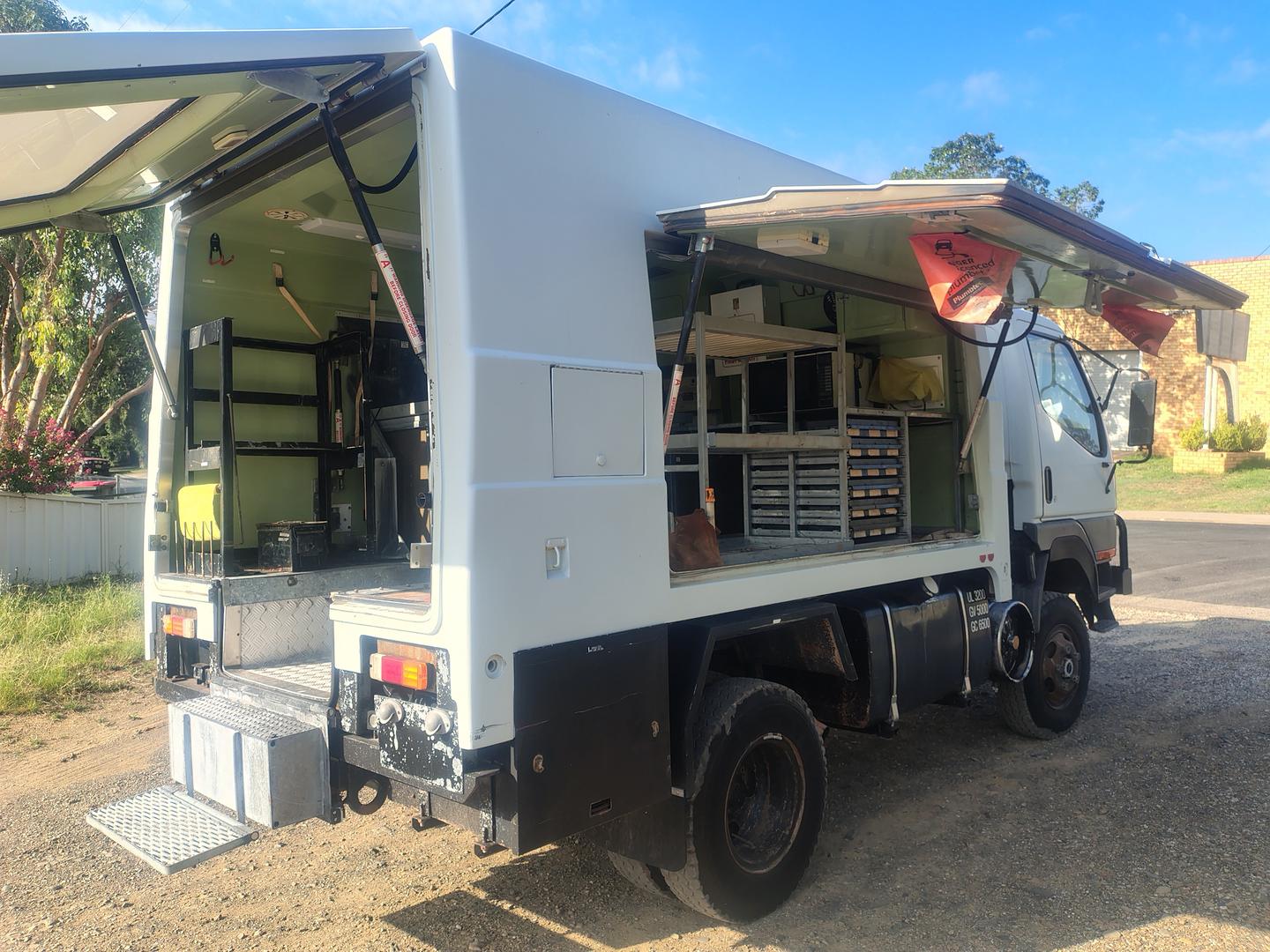 2000 MITSUBISHI CANTER 500/600 TRUCK