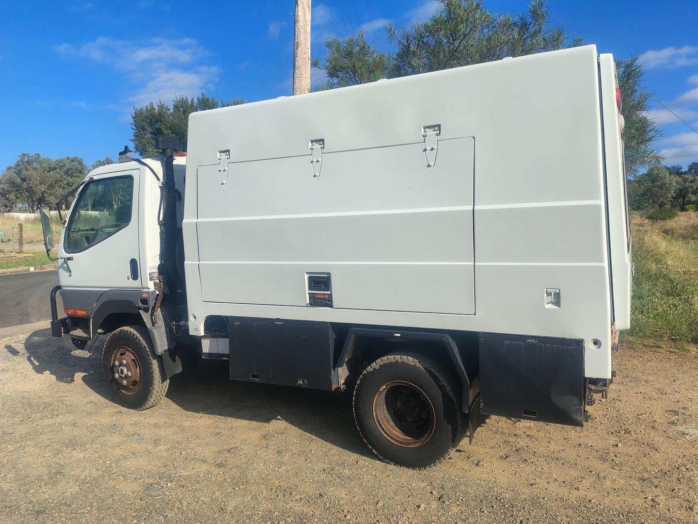 2000 MITSUBISHI CANTER 500/600 TRUCK