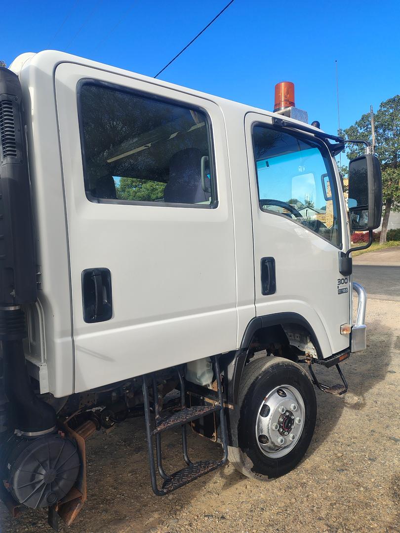 2012 ISUZU NPS NH 300 (4x4) CREW 6 SP MANUAL C/CHAS