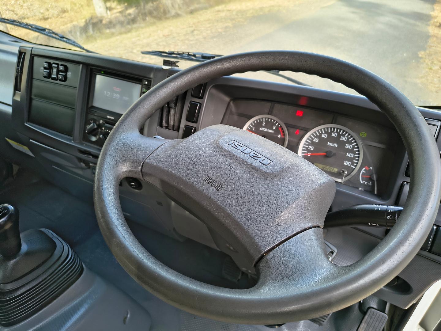 2017 ISUZU NNR N MY15 45-150 6 SP MANUAL CREW C/CHAS