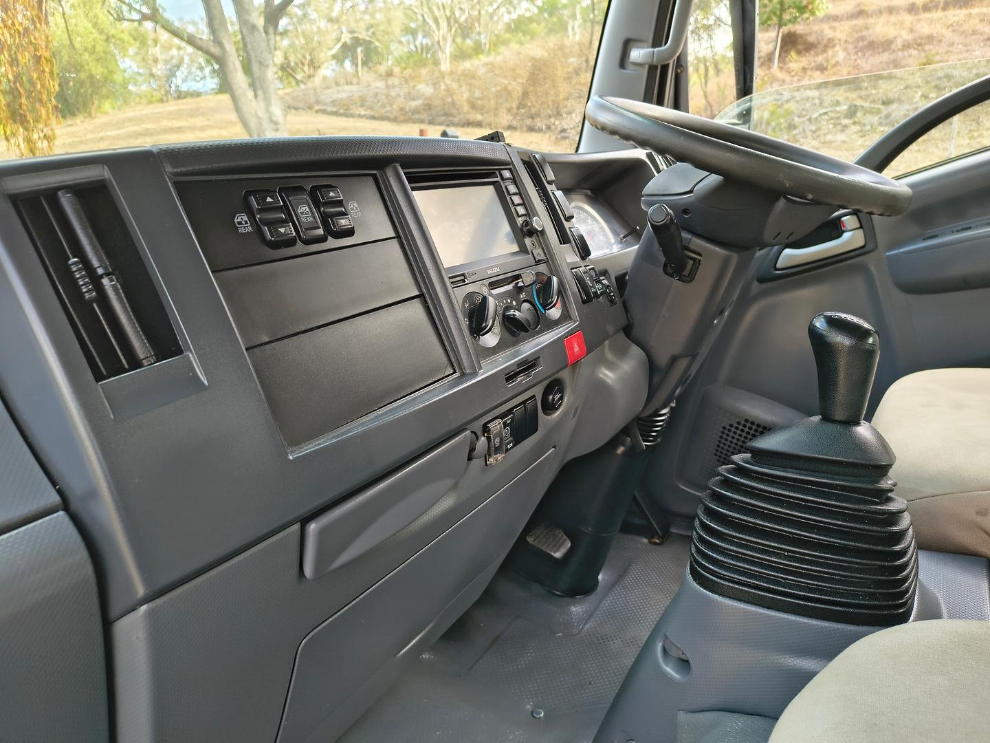 2017 ISUZU NNR N MY15 45-150 6 SP MANUAL CREW C/CHAS