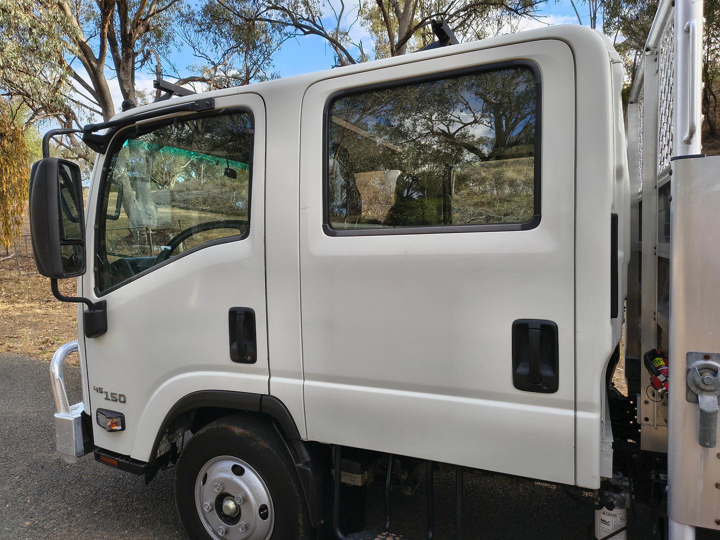 2017 ISUZU NNR N MY15 45-150 6 SP MANUAL CREW C/CHAS