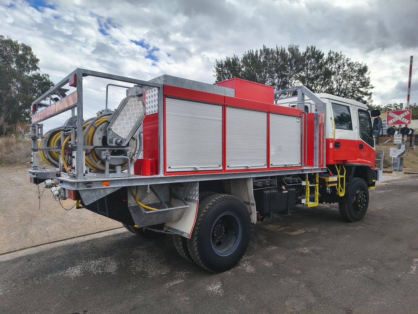 2002 ISUZU FTS FY 750 (4x4) 7 SP MANUAL + O/DRIVE CREW FIRE TRUCK