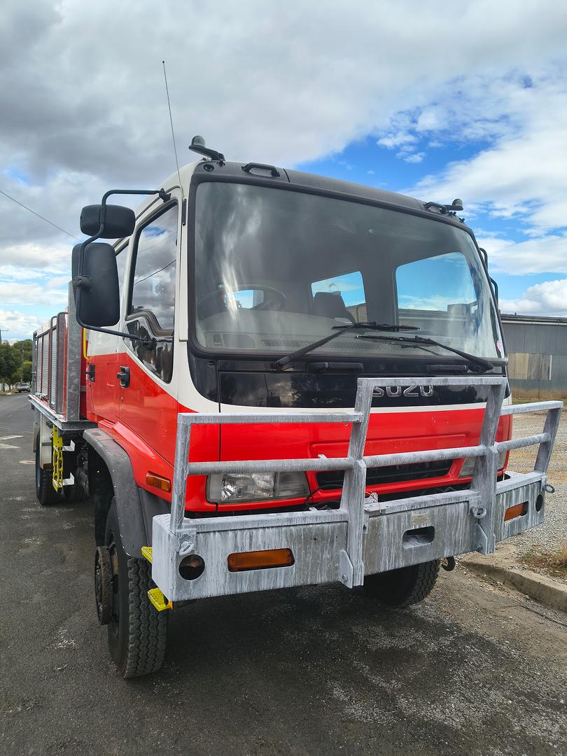 2002 ISUZU FTS FY 750 (4x4) 7 SP MANUAL + O/DRIVE CREW FIRE TRUCK
